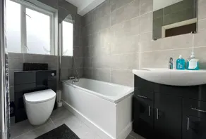 Straight Inn - Image 2