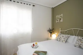 L'appartement à Puçol dispose de 2 chambre(s) et peut accueillir 5 personnes.Logement de 51 m².Il est situé dans une zone idéale pour les enfants et dans le complexe résidentiel.Il dispose d'un ascenseur, mobilier de jardin, terrasse, fer à repass - Image 5