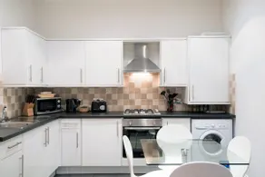 Apartment 2 The Grove - Image 4