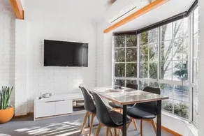 Cosy renovated 2 bed villa in superb location - Image 3