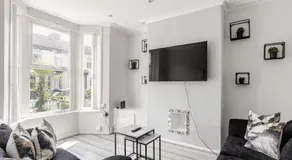 3Bed 2Bath house - Free Parking - Close to Everton & Liverpool FC- Managed by Chique Properties Ltd - Image 2