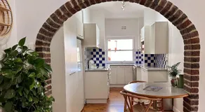 GUEST FAVOURITE - Art-Deco Heritage Apartment in the Heart of Bondi - Image 5