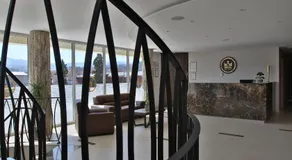 Royal Residence - Image 4