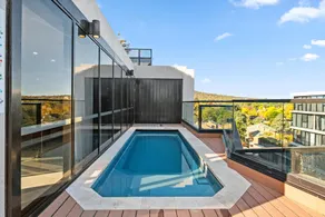 Bright Unit with Secure Parking and Garden Access - Image 3