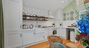 1 bed house in Hampshire - Image 3
