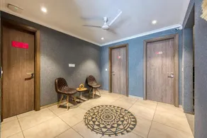 ROSASTAYS Gurugram Golf Course - Image 5