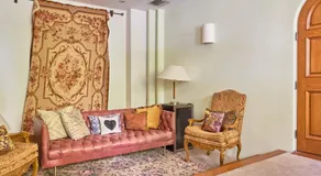 Beverly Hills Spanish - Image 3