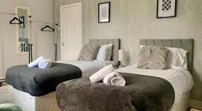 3 BDR Entire Home Sleeps Up to 5 Contractors & Families Long or Short Stay Free WiFi & Parking - Image 2