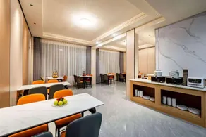 Cat's Faraway Hotel (Lingshui Nanwan Monkey Island) - Image 2
