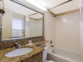 Travelodge Virginia Beach - Image 2