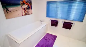 Luxurious Rural Cabin with Hot Tub - Image 3