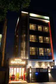 Grey Oak Hotel - Image 5