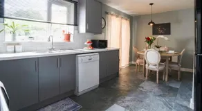 Stunning Lux 3 Bedroom home Priv Parking in Birmingham - Image 4