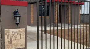 Elephant House, 2 bedroom House, Next to Pilanesberg and Sun City - Image 3