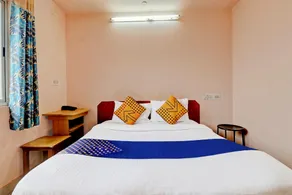 Hotel O Spot on S L V Comfort - Image 2
