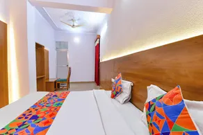 FabHotel Hans - Image 2