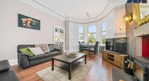 Historic 3 Bed Private Parking Nr Railway Station - Image 2