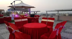 Maple Leaf Hotel - Image 2