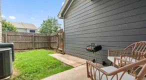 Up to 6 Guests - Stylish Retreat - Image 5