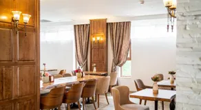 RED CONFORT HOTEL Boutique - Image 3