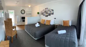 Racecourse Motel - Image 2