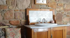 Trestrail Cottage Accommodation - Image 5