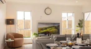 Modern Family Retreat in Premier GreenbankLocation - Image 3