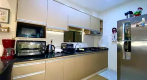 Apartamento RR Agradable y Moderno c 2 dormitorios y estacionamiento interno techado - Image 2