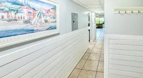 Gorgeous seaside home offering spacious living and convenient beach access - Image 2