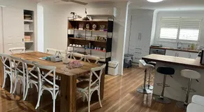 Woy Woy Relaxing 6-Bedroom Holiday House with Pool - Image 2