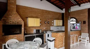 Casa com piscina e churrasqueira próximo à praia - Image 3
