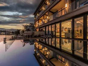 Cangyue Qionglou Lake View Holiday Hotel - Image 2