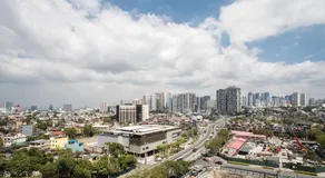 BGC Studio with Free Parking & Balcony near Uptown Mall - Image 5