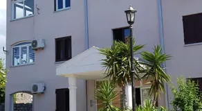 Small Oasis Apartment - Image 4