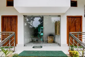 SPOT ON by OYO Royal Hotel - Image 4
