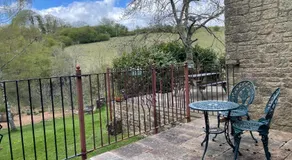 Nethercote Cottage, Kingsize bed, Seven Springs Cottages - Image 5