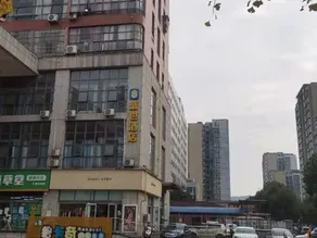 Yichang Shengshi Hotel - Image 4