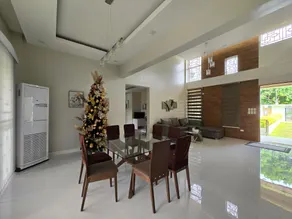 R Villa and Garden - Image 4