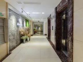 Yishe Hotel (Chongqing Jiefangbei Yangtze River Cableway) - Image 5