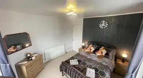 Beanies LorneStreet Four Bed House - Image 2
