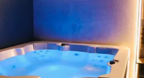 Li li et rose - Suite avec jacuzzi privatif - Image 3