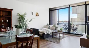 A Chic 2BR Apt Near Melbourne Uni FREE Parking - Image 2