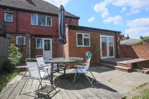 BridgeCity 4 bed House in Maidstone Free Parking - Image 4