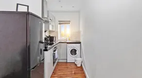 Modern 1BR Flat in Central Harrow Sleeps 4 - Image 5
