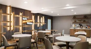 La Quinta Inn & Suites by Wyndham Yakima Downtown - Image 3