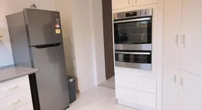 Bentleigh Central Private 1BR Home with Garden, Queen & Cabin Beds, walk to station & shops - Image 2