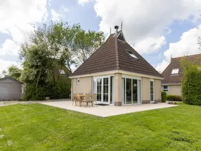 Cozy Bungalow with Terrace - Image 4
