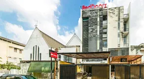 RedDoorz Plus @ Pasar Baru - Image 2