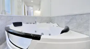 Prestigious Apartment Via Veneto - Image 4