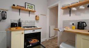 Joseph Suite - Stylish 3BR Home with Parking & WIFI - Image 5